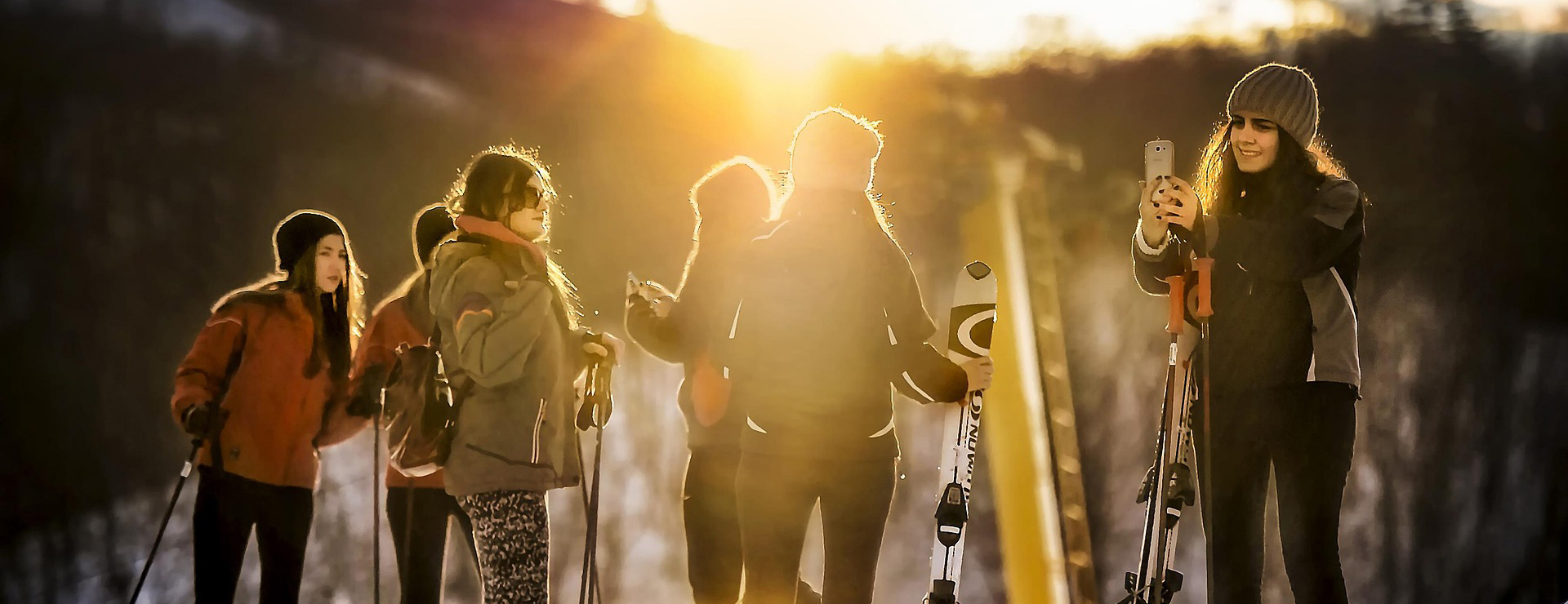 Ski Gear Store -Ski Gear Store people 4760326 1920